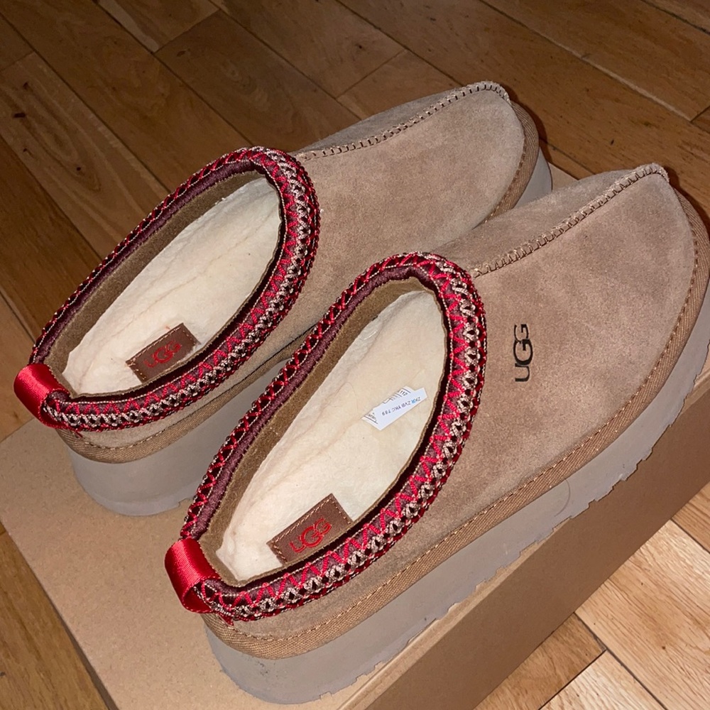 Never worn ugg slippers